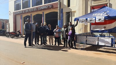 Montan carpa de la resistencia frente a la municipalidad de San Pedro de Ycuamandyyú