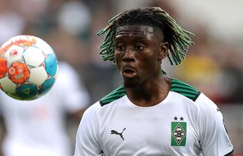 Manu Kone, pintoresco jugador francés del Borussia Moenchengladbach.