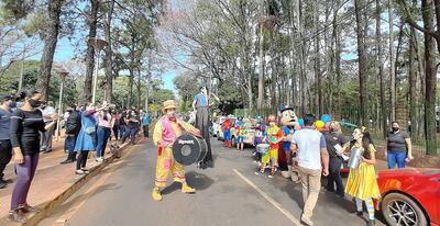 Los emprendedores de mipymes del rubro eventos y espectáculos se manifestaron ayer cerrando la avenida Bernardino Caballero, en Ciudad del Este.
