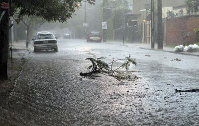 En el centro y sur de la región Oriental y norte de la Occidental se desarrollan núcleos de tormentas sobre la zona de cobertura, con tendencia a abarcar otros departamentos.