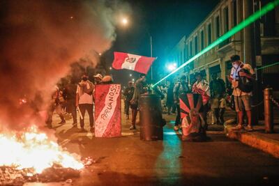 Cientos de manifestantes se movilizaron en la capital peruana Lima.