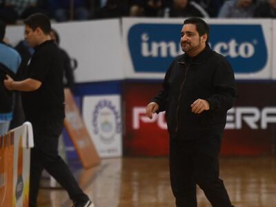Daniel Cano, entrenador del Deportivo San José, durante la tercera final de la Liga Nacional de Básquetbol en el León Coundou contra Olimpia Kings.
