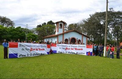 Los pobladores realizaron un pequeño acto en la explanada de la iglesia del lugar.