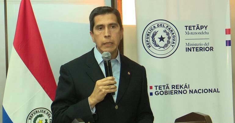 Federico González, ministro del Interior, anoche en la conferencia de prensa.