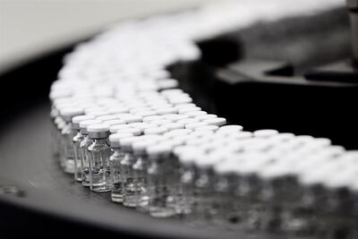 Por el momento, Covax ha cerrado acuerdos que le aseguran 2.000 millones de dosis de las vacunas que estén disponibles, las que se repartirán de forma equitativa y simultánea entre los países.