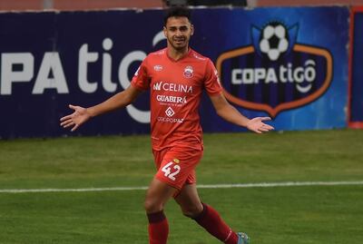 Rodrigo Ruiz Díaz festeja uno de los dos goles que marcó para el Guabirá en el fútbol boliviano.