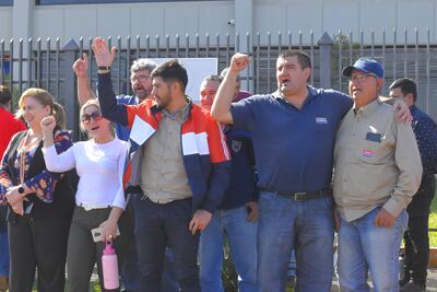 Funcionarios de la Ande se manifiestan en contra de la tercerización de la distribución de energía eléctrica en el Chaco.