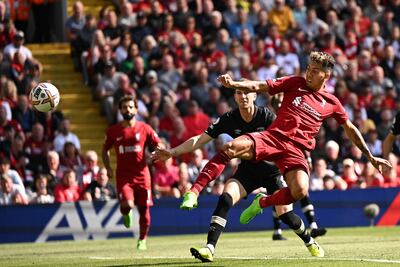 Roberto Firmino marca su primer gol y el cuarto para Liverpool, que al final derrotó 9-0 al Bournemouth.