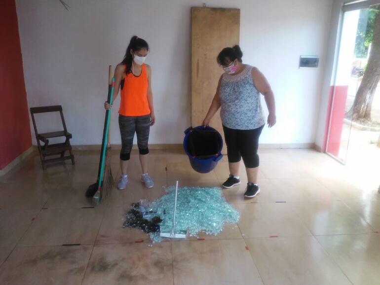 Se arrojó en el sitio dos bombas de fabricación casera.