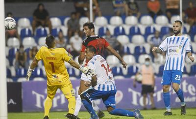 12 de Octubre recibe a Libertad en el estadio Luis Salinas.
