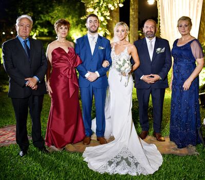 María Paz y Marco con sus padrinos.
