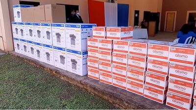 Quince fotocopiadoras con impresora e insumos fueron entregados a 15 escuelas rurales asentadas en la Cordillera del Ybytyruzú que carecen de acceso a internet.