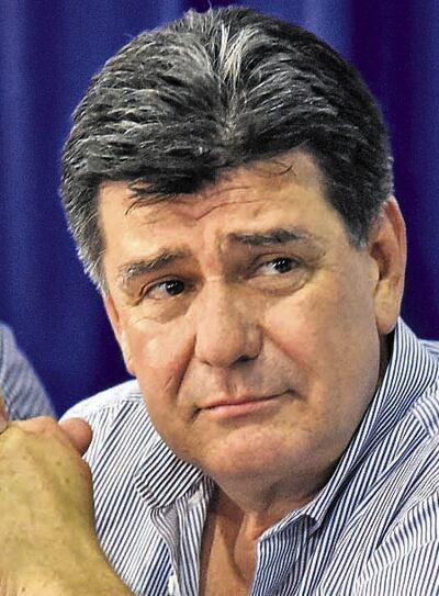 Efraín Alegre, presidente del PLRA, sostiene que sojeros y tabacaleros deben pagar más impuestos.