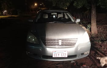 El vehículo fue abandonado por el solitario delincuente tras percatarse de que estaba siendo perseguido por agentes policiales.