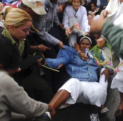Represión de una manifestación contra la dictadura en Cuba.