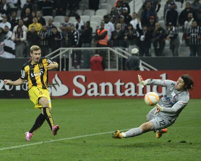 Uno de los goles más recordados de Fernández en la Copa con Guaraní, el que eliminó al Corinthians en el 2015 en el estadio del equipo paulista