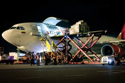 Llegada de dosis de la vacuna de AstraZeneca al aeropuerto El Dorado en Bogotá (Colombia). (EFE/ Efraín Herrera/Presidencia de Colombia)