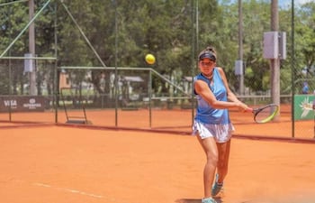 Anabela Arias Lezcano es una de las cuatro paraguayas que están en octavos de final de 14 años.