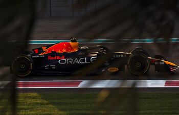 Max Verstappen fue el mejor en los primeros entrenamientos en el circuito de Yas Marina