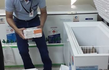 La Novena Región Sanitaria recibe las primeras 240 dosis de vacunas anticovid.