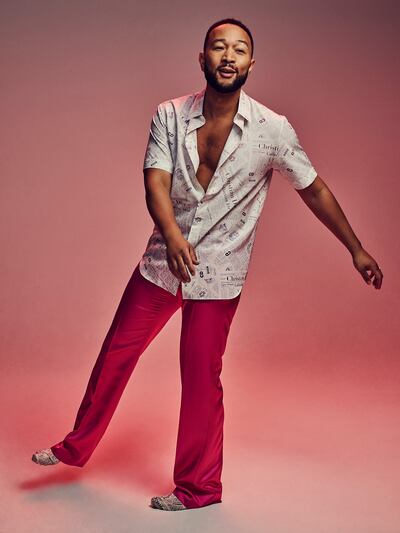 El cantante estadounidense John Legend suma una nueva colaboración con artistas latinos, tras convocar a los hermanos Mau y Ricky Montaner.