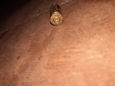 La víctima acuso un disparo de arma de fuego presumiblemente escopeta, a la altura del pecho y falleció en el lugar.