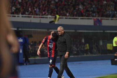 Francisco Arce congratula a Fernando Ovelar.