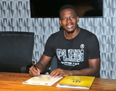 Rentería, durante la firma del contrato.