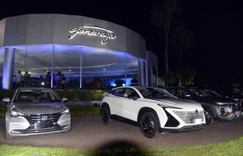 El nuevo y moderno showroom de Changan inaugurado en el Paraná Country Club.