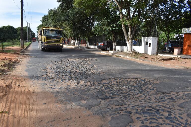 La calle Terport, que une esta ciudad con Ñemby en lamentable estado y precisa de un recapado