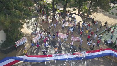 Manifestación frente a la sede de la comuna de Ñemby.