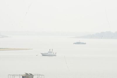 Una intensa humareda cubre la Costanera de Asunción.