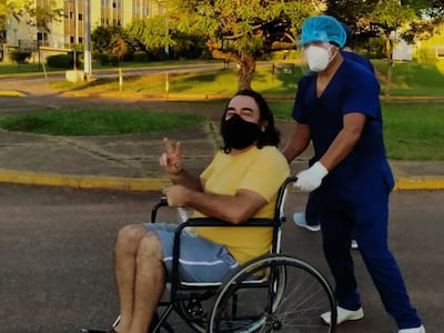 Martín, saliendo del Hospital Nacional de Itauguá lunes 1 de febrero, luego de 30 días de internación con un pronóstico muy desalentador.