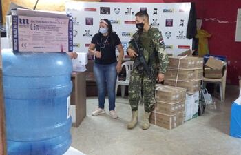 Militares custodian la entrega de dosis en todos los puntos de vacunación.