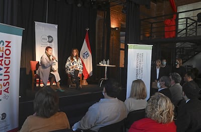 Margarita Irún y Tana Schémbori en un momento del acto realizado esta mañana, ante la presencia de asesores del consejo cultural, periodistas y público en general.
