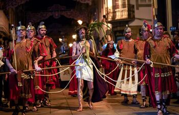 El cardenal polaco Konrad Krajewski, limosnero pontificio, que fue enviado por el papa Francisco a Ucrania para llevar una ambulancia y celebrar los ritos de la Semana Santa para los católicos del país, celebrará hoy el Vía Crucis en la ciudad de Bucha, donde tras la retirada del Ejercito ruso aparecieron cientos de cadáveres de personas torturadas y ajusticiadas.
