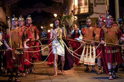 El cardenal polaco Konrad Krajewski, limosnero pontificio, que fue enviado por el papa Francisco a Ucrania para llevar una ambulancia y celebrar los ritos de la Semana Santa para los católicos del país, celebrará hoy el Vía Crucis en la ciudad de Bucha, donde tras la retirada del Ejercito ruso aparecieron cientos de cadáveres de personas torturadas y ajusticiadas.
