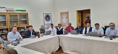 Autoridades del Senacsa y del servicio sanitario de Mato Grosso (Brasil), Iagro, en el local regional de Pedro Juan Caballero.