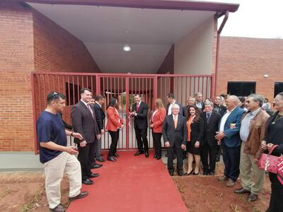 El acto de entrega de la obra se realizó con la presencia de toda la comunidad educativa de la Universidad y autoridades de la zona.