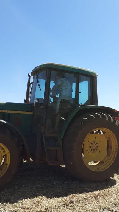 El tractor pertenece a un silo de Los Cedrales.