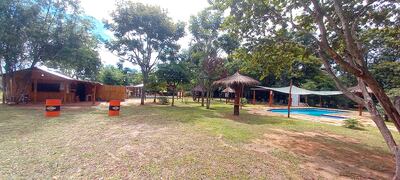 El rancho Don Manolo tiene amplias y limpias  instalaciones con árboles que dan sombra. El lugar es ideal para pasar unos días de relax en familia o en grupos de amigos.