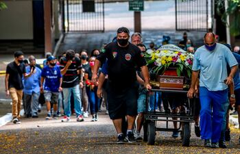 Funeral de Joao Alberto Silveira Freitas, hombre negro muerto en manos de guardias de un supermercado en Brasil.
