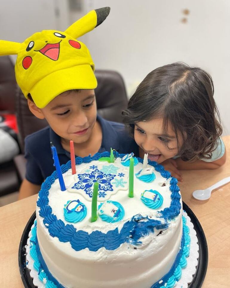 El cumpleañero Facundo y su hermanita Vale. (Instagram/Jessica Sly)