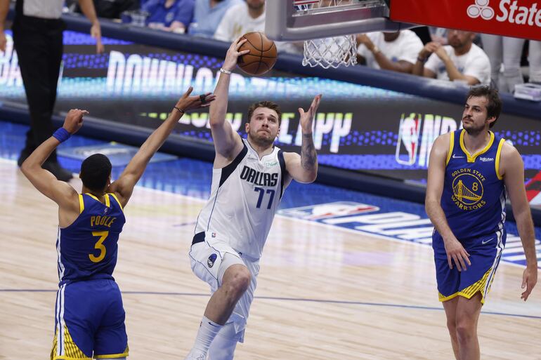 Luka Doncic de los Dallas Mavericks
