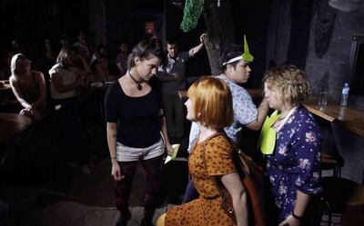 El proyecto EnBorrador Emergente desafía a los estudiantes de teatro a escribir, dirigir y actuar sus propias obras.