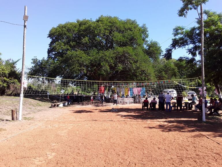 En esta primera fase fueron inaugurados una cancha de fútbol, el caminero cementado, reutilizaron neumáticos que fueron pintados de colores y colocados al borde la ciclovía, así como una cancha de vóley, entre otras acciones. 