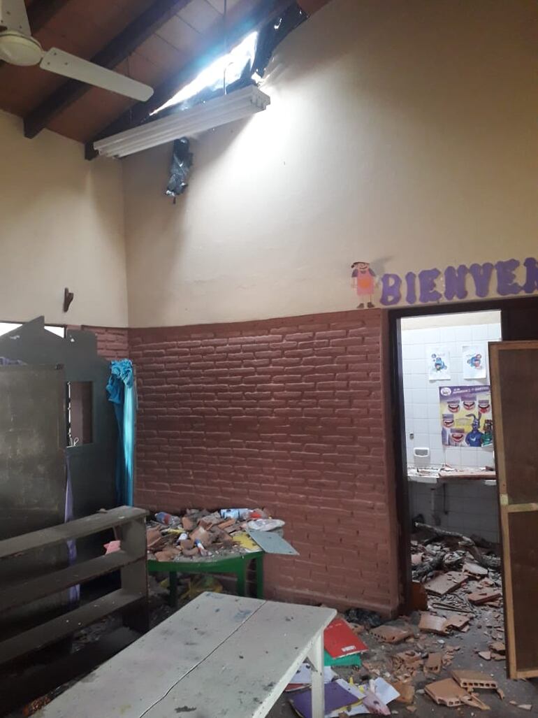 Una de las aulas del Jardin de infantes fue afectada por los destrozos.