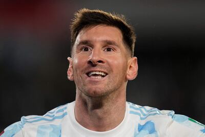 Lionel Messi marcó anoche tres goles ante Bolivia y llegó a los 79 goles con la selección argentina, superando la marca de 77 tantos que había logrado el mítico Pelé con Brasil.