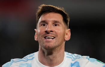Lionel Messi marcó anoche tres goles ante Bolivia y llegó a los 79 goles con la selección argentina, superando la marca de 77 tantos que había logrado el mítico Pelé con Brasil.