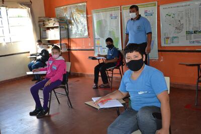 Alumnos del 5º grado turno mañana del Centro Educativo Maestros Rurales del barrio Yata'i, San Juan Bautista, Misiones.